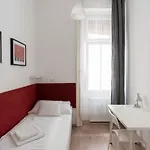 Vajda 15 Kapselhotell *