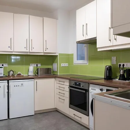 Vajda 15 מלון קפסולה *