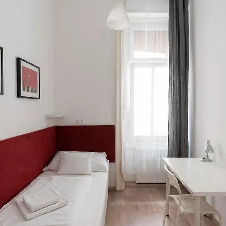 Vajda 15 Capsule hotel *