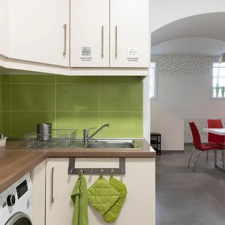 Vajda 15 Capsule hotel *