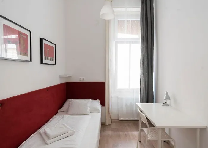 Vajda 15 Capsulehotel *